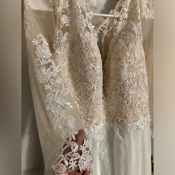 Elegant Lace Wedding Dress – Size 10 – New with Tag - Picture 4 of 6